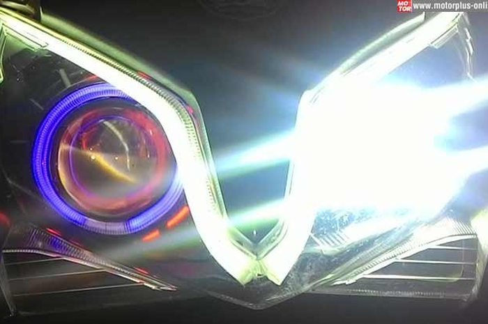 Yang hobi ngutak ngatik motor tidak perlu repot panggil mekanik atau tukang listrik untuk pasang projektor dan DRL(Daytime Running Lamp) karena pemasangan bisa dilakukan sendiri. Silakan baca deh nih artikel cara pasang projektor dan DRL untuk Honda 
