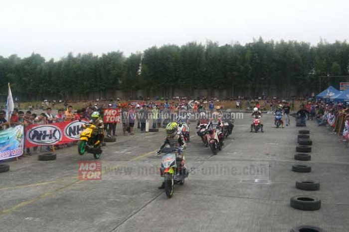 Gelaran ajang adu kebut road race yang berlangsung di Lapangan Terbang, Pondok Cabe, Tangerang Selatan terbilang minim starter. Dengan tema Pekan Olahraga Kota (Porkot) hari ini (20/10), tidak cukup menarik perhatian para pembalap