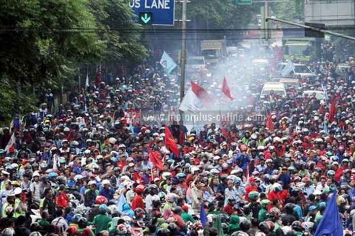 Jakarta akan ada aksi demo damai, bagi para pengendara roda dua yang mau bepergian agar memantau situasi lalu lintas.