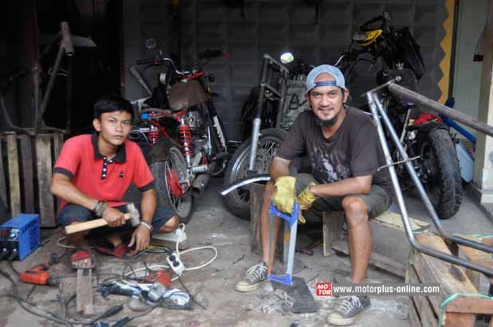 motor kustom, workshop Pipir Customz menjadi salah satu referensi. Pipir Customz bisa dianggap spesial. Pipi Customz  bisa menggarap segala jenis aliran modifikasi