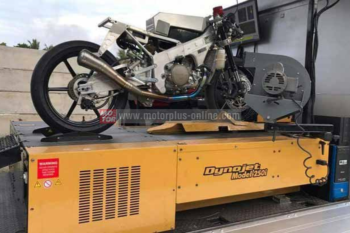Oktober lalu pabrikan knalpot R9 sudah bikin Dynotest Mobile. Kemarin R9 Racing Generation yang bermarkas di Cikupa, Tangerang, bikin Dynotest Mobile yang memanfaatkan truk engkel. Sekarang Dynotest Mobile sudah bisa dipakai.
