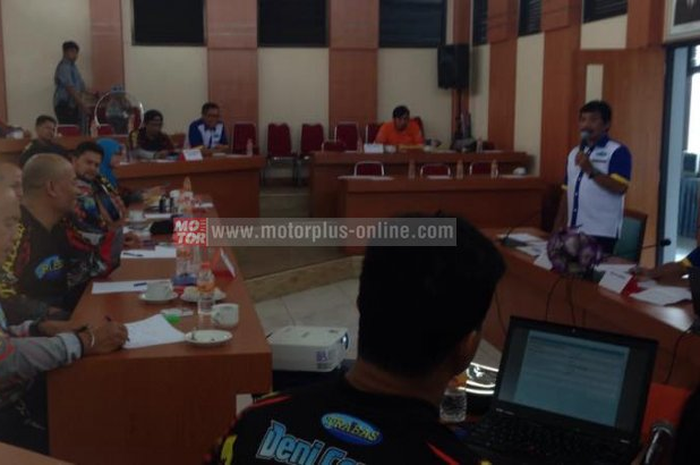 Rapat kerja pengurus Trabas periode 2017-2020 (16/4) kenalkan program baru melalui sidang pleno yang menyepakati program kerja setiap bidang.