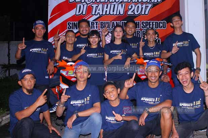 Hyuppp.... Raya Kitty resmi punya tim balap yang dikasih nama Sinemart Bulan Indah Speedco Paraboss KYT CLD FDR Rollingspeed Racing Team.