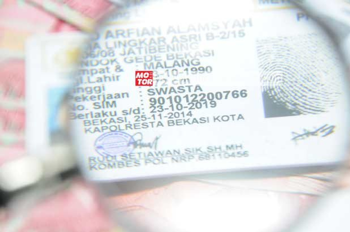 Buat para biker yang ingin tahu, untuk memperpanjang Surat Izin Mengemudi atau SIM C akan adanya pemberlakuan Peraturan Pemerintah (PP) baru masalah perpanjangan SIM C. Aturan baru perpanjangan SIM C ini Surat Telegram dari Korlantas No ST/2652
