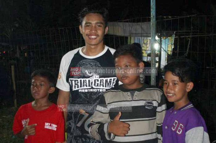 Para pembalap di Trial Game Purwodadi kemarin layaknya selebriti yang sudah mempunyai penggemar sendiri. Terlihat saat gelaran usai, banyak pembalap-pembalap langganan juara seperti Aris Setyo dan M. Arjun Wicaksono