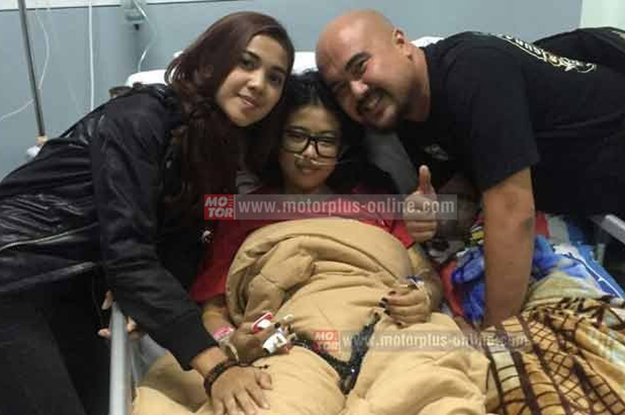 Sempat mengalami kritis karena mengalami gagal ginjal, Indri Barbie langsung dilarikan ke Rumah Sakit Hasan Sadikin (RSHS) Bandung (25/8) lalu. Beruntung, setelah mendapat perawatan secara intensif Ibe sapaan akrabnya mampu