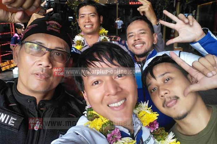 Akhirnya setelah menempuh 3 jam perjalanan tim Suzuki GSX-S 150 Taklukan Batasan sampai di dealer Suzuki Madiun.