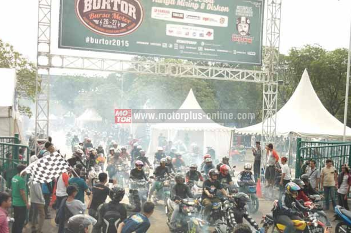 Bursa Motor (BurTor) 2016, Sabtu  24-25 September 2016  akan jadi ajang kumpul two Stroke. Gelaran 2-stroke day ini merupakan acara kumpul penggemar 2-tak  se-Indonesia.