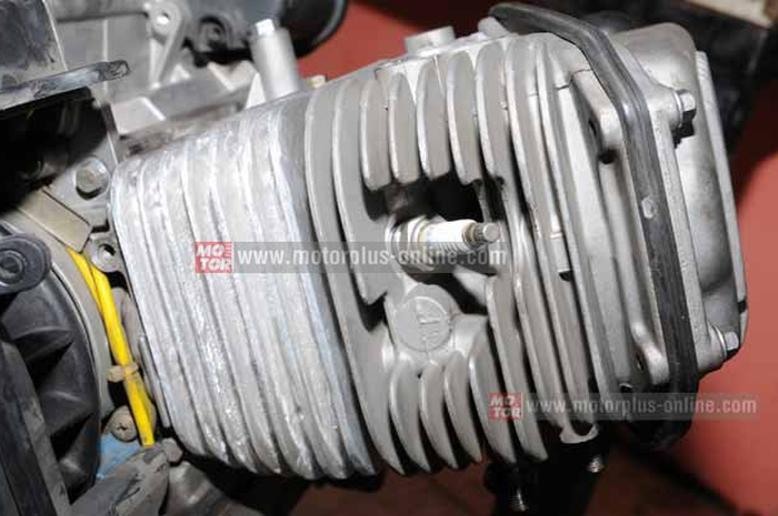 Upgrade performa Vespa LX 125 dengan seher Honda Tiger dilakukan Agung Prayitno dari bengkel JGP. Gunx bereksperimen dengan membuat blok silinder sendiri dari bahan aluminium dura