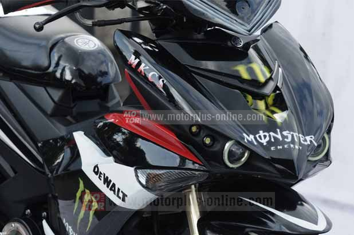 Sebagai finishing, tampilan body dibuat segar dengan tema Yamaha Tech-3. Makanya, modifikasi cat Yamaha Jupiter MX King ala Yamaha X-1 dilakukan sesuai keinginan.
