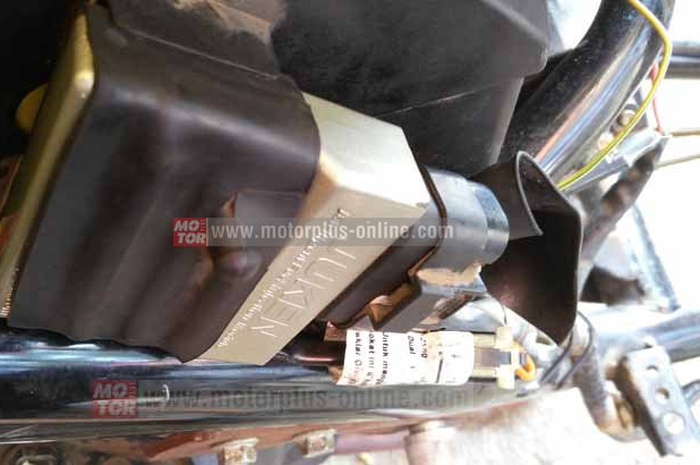Untuk mengatur buka-tutup klep, durasi kem dikustom ulang. “Kem in diset 263°, yang membuka di 25° sebelum Titik Mati Atas (TMA), dan menutup di 58° setelah Titik Mati Bawah (TMB). Sedang durasi kem ex-nya 258°, membuka di 56° sebelum TMB dan menut