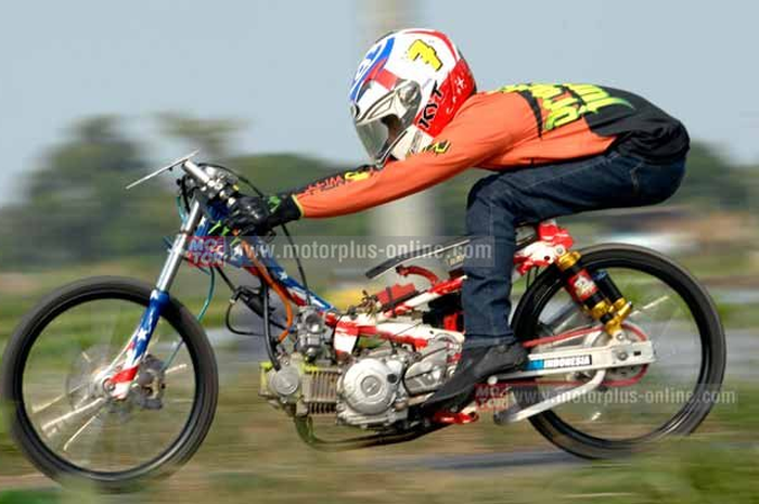 Rizky Faridianto, bisa dibilang mekanik yang punya pemikiran pas untuk racikan Yamaha Jupiter Z milik Dilla, warga Sidoarjo, Jawa Timur ini. Di tangan dragster kawakan Ricko Bochel, Yamaha Jupiter-Z bisa menorehkan best time rata di semua sirkuit den