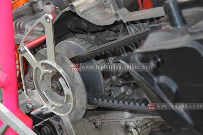 Tugas pengkabutan Yamaha Mio drag bike 201 meter mengandalkan karburator Keihin PE yang venturi aslinya 28 mm, di-reamer jadi 31 mm