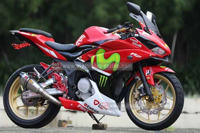 Bukan sulap bukan sihir, tampilan Yamaha V-ixion bisa diubah jadi R25. Tuh, tengok saja sob, mirip kan? Banyak pelanggan JJ Airbrush, selaku pemilik R25 wanna be ini, yang kecele akan tampilannya.