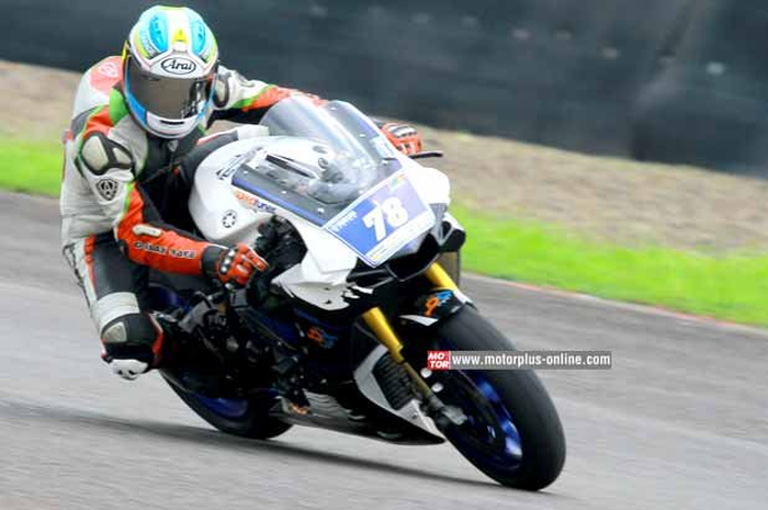 Sadis.. di Jakarta hanya ada dua Yamaha YZF-R1M. Salah satunya milik Febby Sagita. Malah Febby sudah pakai Yamaha YZR-R1M di balapan Yamaha Sunday Race untuk kelas Superstock 600 s/d 1.000 cc Comm Pro, sirkuit Sentul,