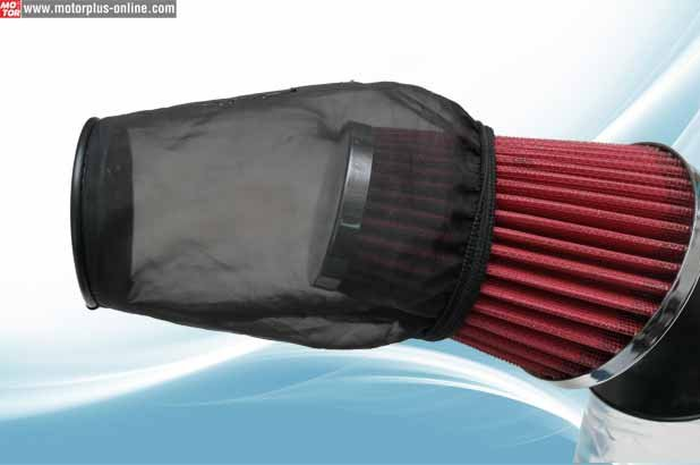 Bagi motor pengguna karburator tipe PE 28 yang mengaplikasi open filter, ada baiknya pasang sarung pelindung saringan udara ini agar motor dapat tetap melaju ketika turun hujan.