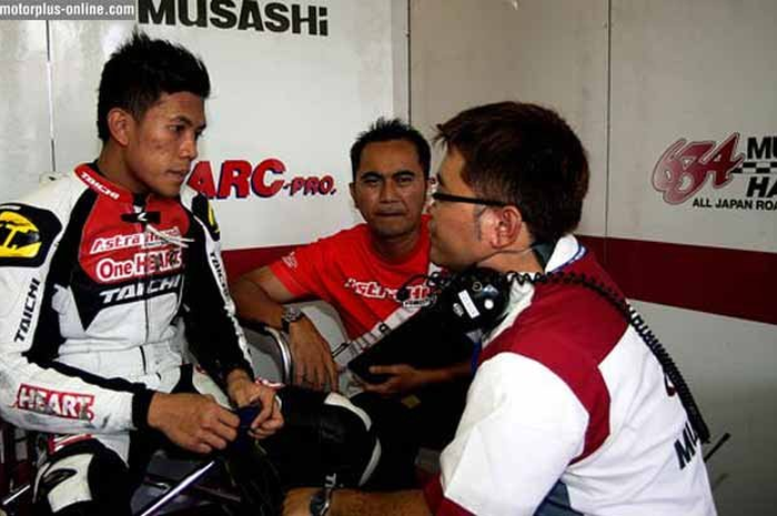 Insiden terjatuhnya Denny Triyugo di latihan resmi IndoPrix yang membuatnya dipanggil sang Illahi, konon kondisinya memang sedang tidak fit. Almarhum sudah sering terjatuh di sesi latihan bebas sejak hari Selasa dan lahihan resmi di Jumat dan terakhi