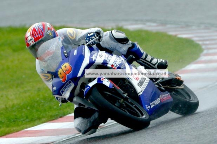 Race pertama kelas Asia Production 250 cc di Asia Road Racing Championship (ARRC) seri ke-3 Suzuka, Jepang, digelar hari ini (4/7). Pembalap Indonesia Rey Ratukore jatuh Galang Hendra finish ke-4 di ARRC Suzuka. Seperti diberitakan sebelumnya, Rey Ra