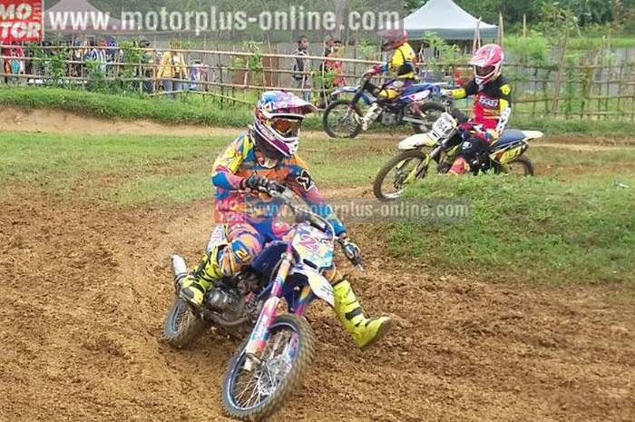 Sebanyak 260 starter turut meramaikan gelaran yang dipimpin oleh Hendra Akew. Selain diramaikan oleh ratusan tracker. Yang menarik perhatian, Adi Ceto mampu bersaing dengan tracker tuan rumah di grasstrack Pangandaran.