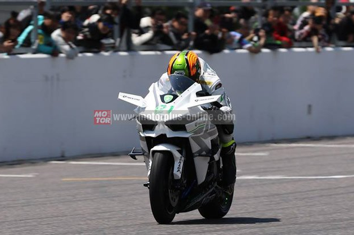 Sabtu-Minggu ini (4-5/6) seri Asia Road Racing Championship (ARRC) akan kembali bergulir di sirkuit Suzuka, Jepang. Ada yang spesial di pagelaran kali ini, Kawasaki Ninja H2R akan balap di ARRC Suzuka