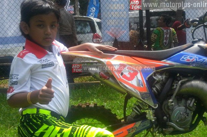 Wah knalpot R9 pamer prototipe di Kejurnas Motocross seri II yang berlangsung di Pandeglang, Banten.