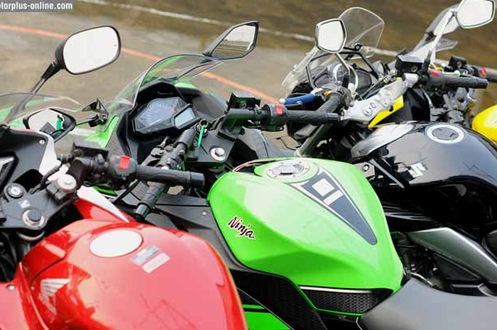 Bicara tentang kebutuhan indikator berkendara bagi rider, tiga pacuan memadukan teknologi model analog bagi indikator putaran mesin (takometer) dan digital untuk spidometer. Yaitu, CBR 250, New Ninja 250 dan Inazuma. Sedangkan bagi Ninja RR Mono, ked