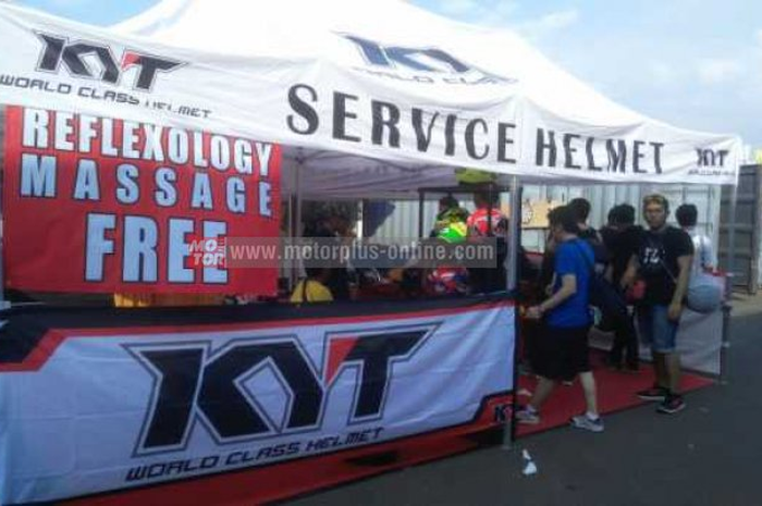 Buat yang pegel dan capek badan di Sentul, KYT memberikan pijat gratis untuk pembalap maupun umum, perlakuan khusus ini diberikan untuk memanjakan semua pengunjung maupun pembalap ARRC.