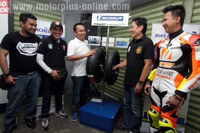 Michelin luncurkan ban balap untuk harian Selasa lalu (2/6) di sirkuit Sentul, Bogor, Jawa Barat. Ban yang diluncurkan adalah Michelin Power Super Sport EVO. Disebut Michelin luncurkan ban balap untuk harian karena memang ban ini diklaim memadukan