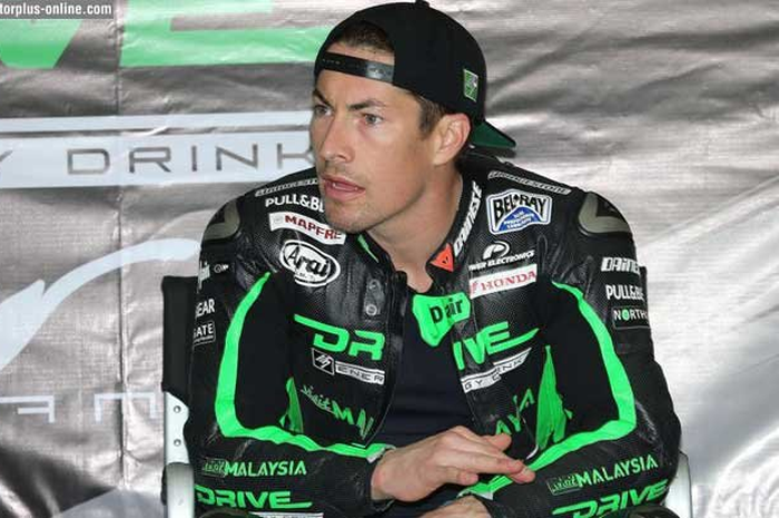 Nicky Hayden ingin menukar motor balapnya dengan mobil Nascar dan Indy Car. Pernyataan ini keluar di twitter saat Graham Rahal yang pembalap Indy Car ingin mencoba kemampuan mobil Nascar Dale Earnhardt.