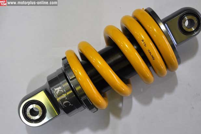 Negara Thiland dan Malayasia, tahun ini lagi gandung oprek Yamaha Spark 135. Kalau di Indonesia, Yamaha Jupiter MX 135LC. Di tanah air, part untuk Jupiter MX terbilang langka. Tapi, ini enggak usah galau, pasalnya ada speedshop yang datatangkan part 