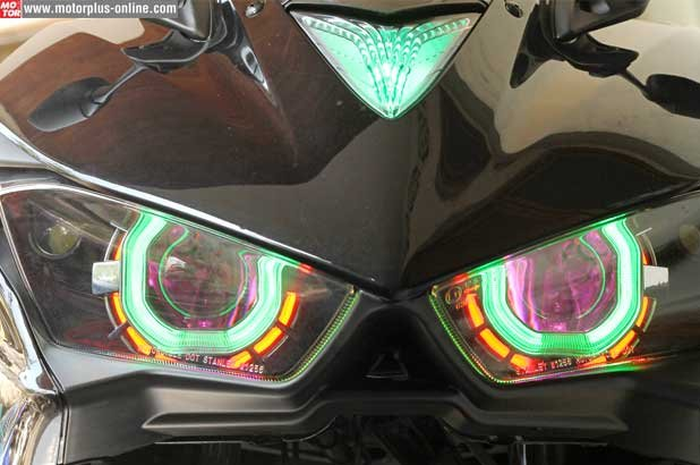 Tampilan Yamaha YZF-R25 makin berkarakter saat headlamp adopsi projektor lansiran Luminos 9nine. Tengok tampang dan simak cara pasangnya!