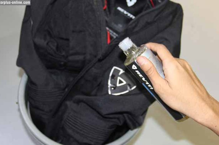 Tips Merawat Jaket Saat Musim Hujan