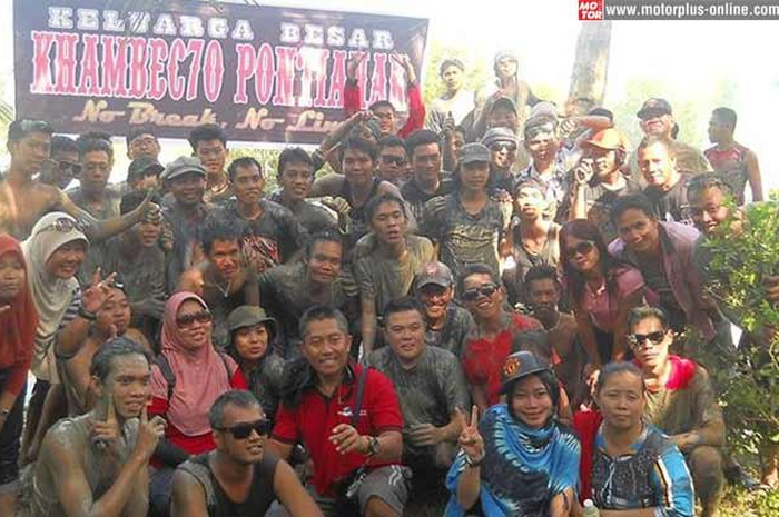 KHAMBEC70 Pontianak Tanam Mangrove, Sebagai Bentuk Kepedulian Pada Lingkungan