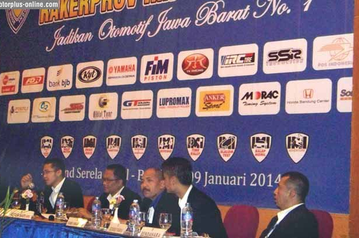 Salah satu hasil Rapat Kerja Pengprov (Rakerprov) IMI Jabar 2013, Kamis (9/1), di Grand Serela Hotel, Bandung, penting untuk drag bike Jabar. Beberapa keputusan diyakini mampu merangsang balapan lurus ini akan lebih berkembang.