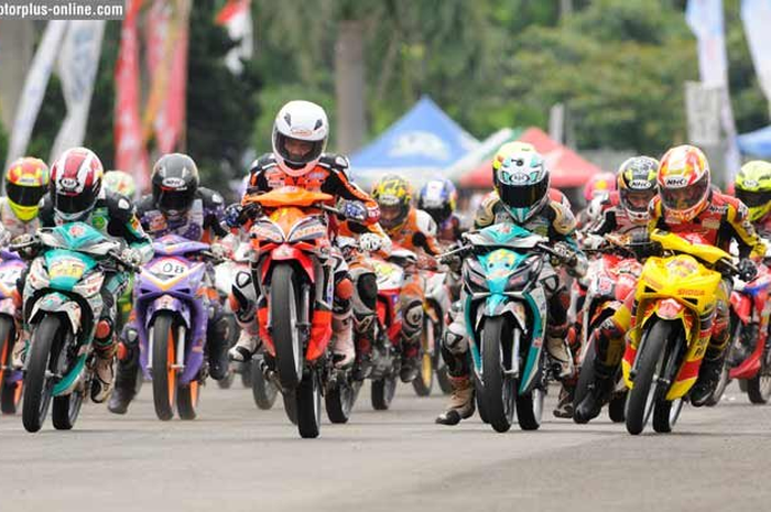 IAMA dibangun oleh crosser yang bisa menjuarai kejurnas motocross sebanyak 7 kali berturut-turut. IAMA berpusat di Jl. Parangtritis, km 4,5, Jogja. Di belakang markas IAMA sudah disediakan trek khusus motocross yang memang milik IAMA.