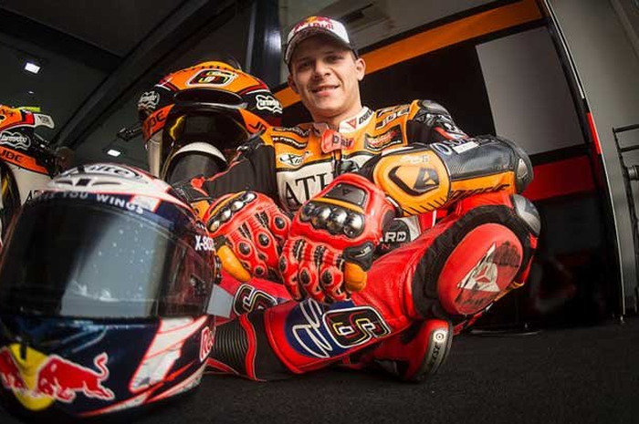 Sebuah kabar mengejutkan dari dunia MotoGP, Stefan Bradl selingkuh ke Aprilia. Setelah setengah musim bergabung bersama Forward Racing Yamaha, Bradl akhirnya memutuskan keluar dari Forward Racing.