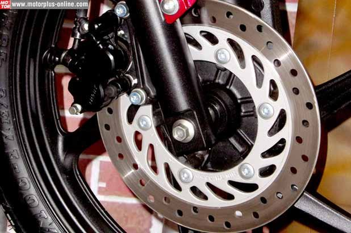 Trik ini kata Nano banyak diaplikasi penyuka modifikasi kaki lebar. Oh iya, cara ini berlaku juga bagi pengguna Honda Verza 150 lho.