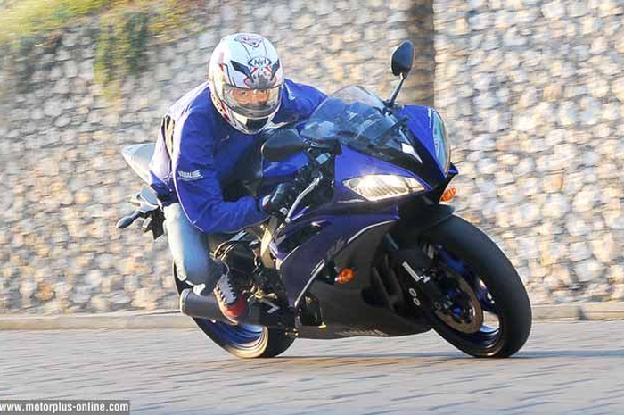 Dengan tubuh 178 cm/ 62 kg, riding di jalan umum bersama R6 tak berikan lelah berlebih di lengan dan bahu. Karena, membuat posisi riding tak terlalu merunduk.