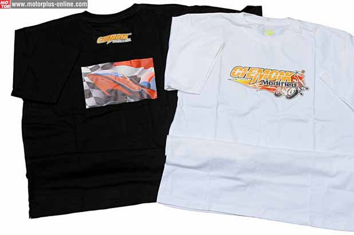 Buat bergaya, enggak harus memakai kaos branded maupun merek part tertentu. Sodoran rumah modifikasi Chemonk Modified bikin t-shirt buat costumer setianya.