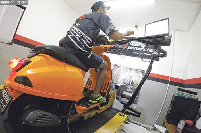 Motor oprekan Agus Wachyudi dari bengkel KWS Pitik Mabur yang satu ini, bisa dibilang Itali featuring Jepang, sob. Pasalnya doi upgrade Vespa S milik Yunardi Arie comot part dari motor Jepang. mau tahu panduan upgrade performa Vespa S 150