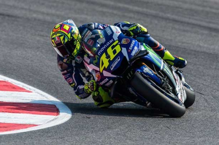 Valentino Rossi kembali ngebut di latihan bebas MotoGP Misano yang berlangsung di sirkuit Misano World Marco Simoncelli, San Marino, Sabtu (10/9). Rossi menunjukan kalau dirinya bisa cepat di Misano setelah berhasil meraih waktu putaran 1 menit 33,04
