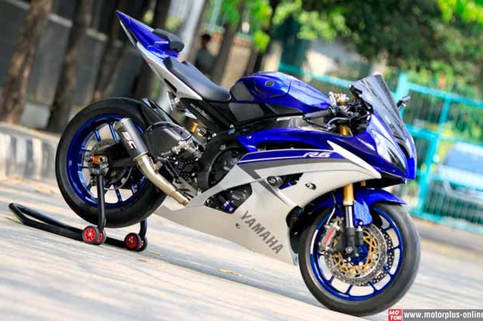 Secara tampang, supersport 600 cc milik Albert ini masih seperti motor baru keluar dari dealer, alias standar. Tapi, jangan kecele bor, moge Rp 200 jutaan ini sudah banyak mengaplikasikan part-part aftermarket yang sanggup menambah kesangarannya. Ker