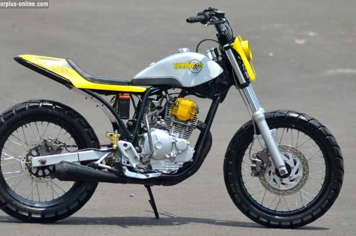Elvan Lingga, owner Yamaha Scorpio jebolan 2002 ini terjangkit virus karena sering kongkow bareng rekannya di rumah modifikasi Glinding Kustom (GK). Namun virus yang ini bukan penyakit menular atau berbahaya. Melainkan, virus modifikasi flat track ya