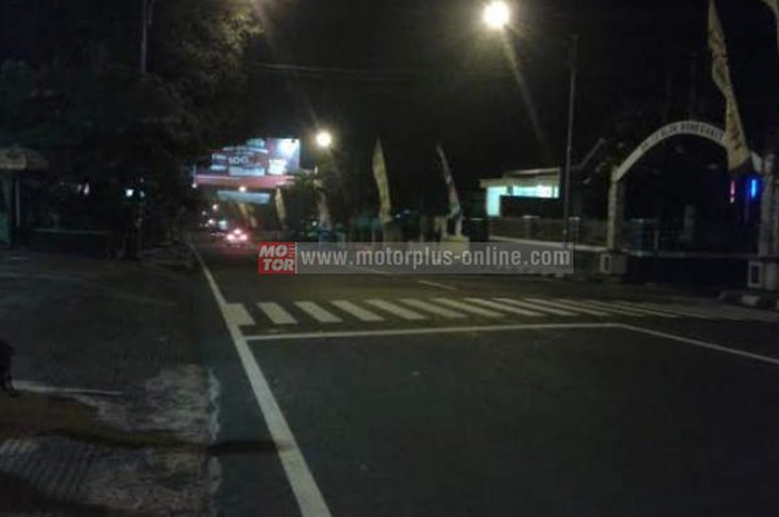 Pantauan arus mudik pada Senin pukul 03.00(04/07) relatif lancar. Nampak kendaraan pemudik memacu kendaraannya dengan cepat baik roda dua maupun roda empat.