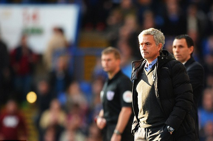Chelsea Tumbang Mourinho Lontarkan Cibiran Spesial Buat Wasit
