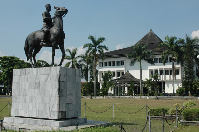 Fakultas Hukum Universitas Jenderal Soedirman (Unsoed) Purwekerto, pertama kali diresmikan di lingkungan civitas akademika adalah pada 7 September 1982,