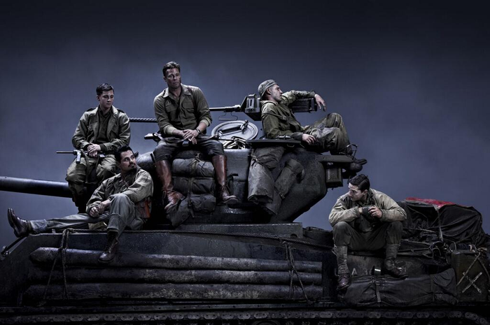 Brad Pitt Logan Lerman dan Shia LaBeouf Narsis di Atas Tank