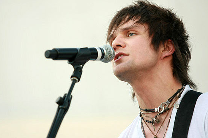 Vokalis Boys Like Girls Rekaman Bareng 5 Seconds of Summer