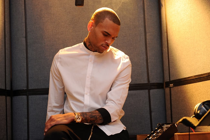 Cadillac Escalade Jadi Pilihan Transportasi Chris Brown di Jakarta