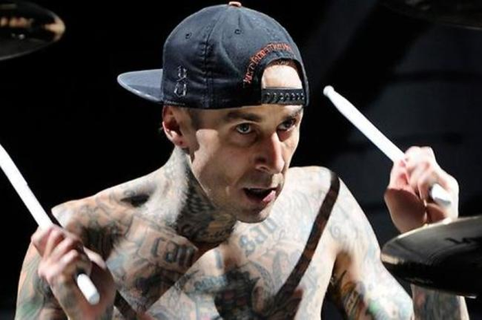 Travis Barker Kabulkan Permintaan Fans nya Yang Mengidap Kanker